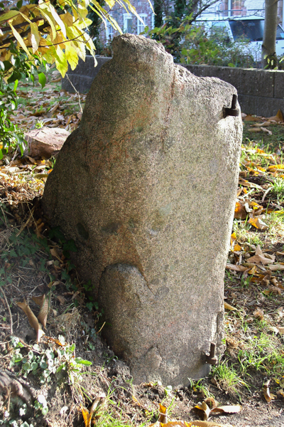 Les C&ocirc;tils Farm Menhir